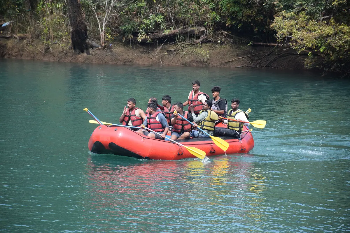 Guided peaceful boating tour for families